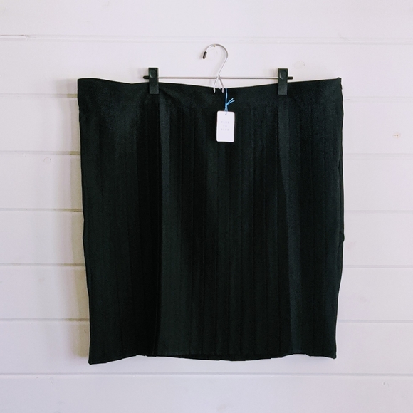 Part & Parcel Dresses & Skirts - NEW Black Pleated Mini Pencil Skirt